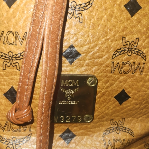 MCM Made in Germany Bucket Bag - Picture 3 of 10